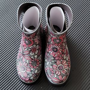 Bogs Patch Ankle Garden